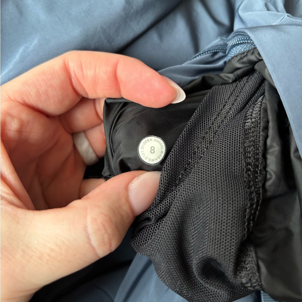 Lululemon Non-Stop Bomber *Reversible Iron Blue  Black Sz 8 EUC, $148 PrimaLoft - Picture 8 of 8
